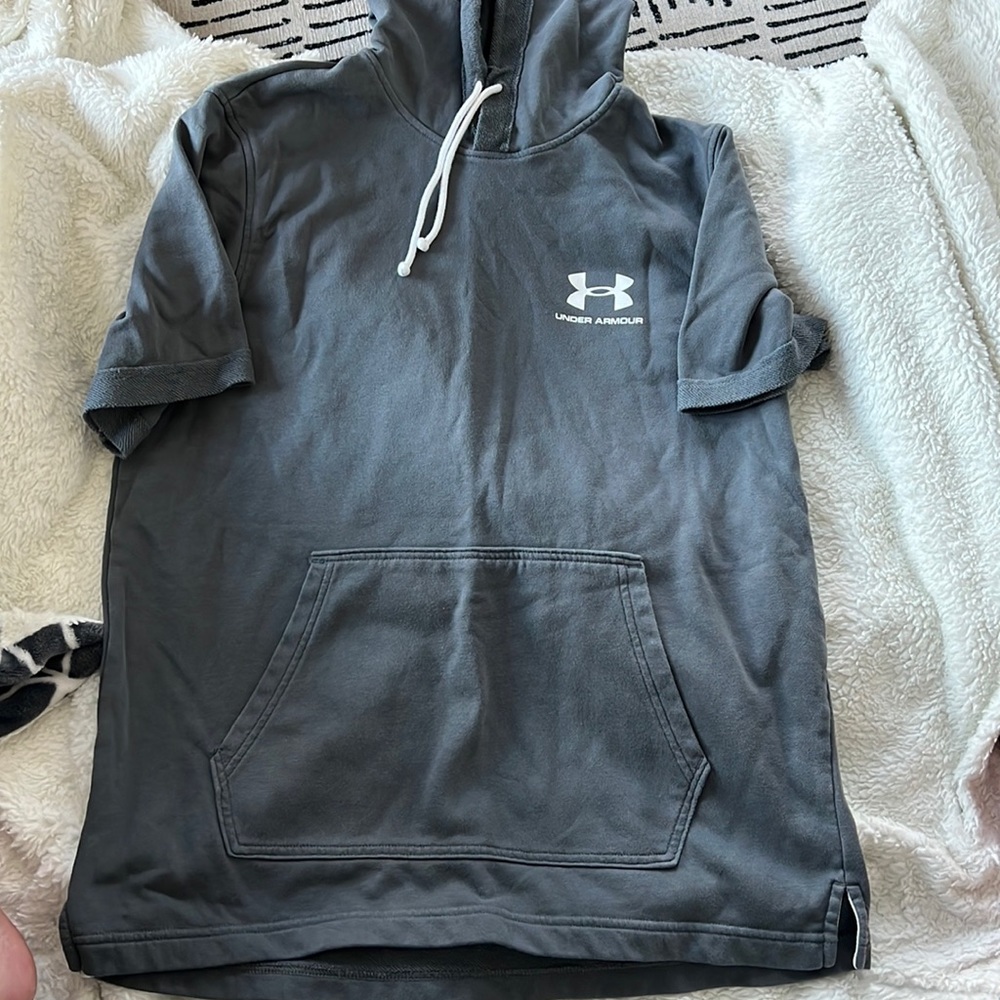 Mens under armour hooded shirt size large